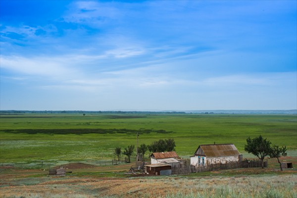 Хуторок в степи