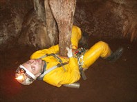 Миниатюра `Борьба спелеолога с пещерой`