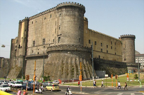 Неаполь. "Новая крепость". Вид со стороны порта