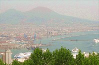 Вид на Неаполь и Везувий с крепости Сан-Мартино