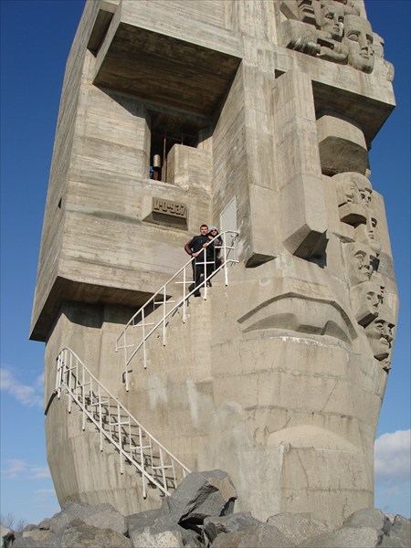 Монумент "Маска скорби"