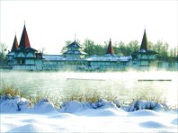 Озеро в зимнее время года-город Хевиз