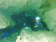 Подводники расходятся в разные стороны-пещера Бум Дес Анж
