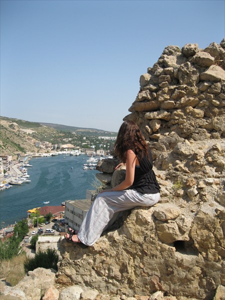 Вид на балаклавскую бухту с развалин генуэзской крепости