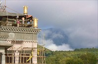 Строящийся монастырь ниньгма в Тутинге