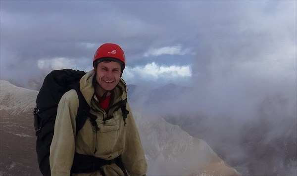 На вершине - вид в сторону г Оштен