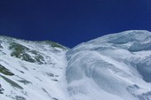 путь между ледником и склоном