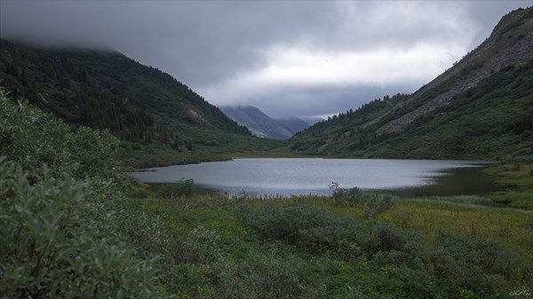 Озеро утром под перевалом Федосеева