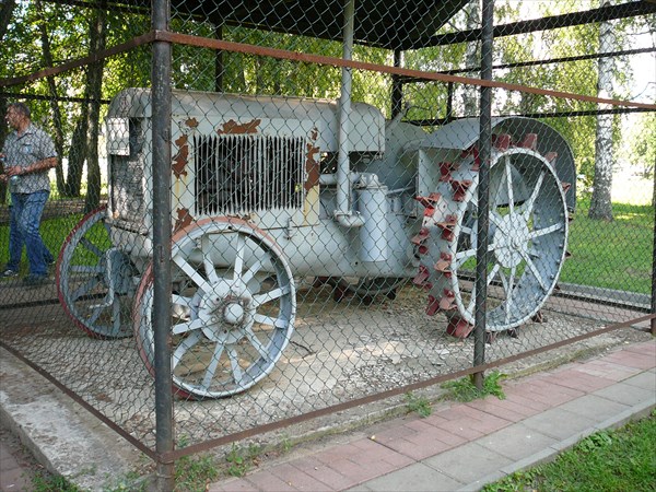 Первый советский трактор