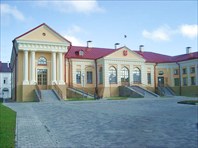 Дворик перед дворцом-Дворец Бутримовича