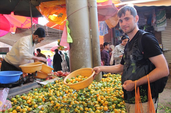 Покупаем марокканские мандарины на рынке Агадира