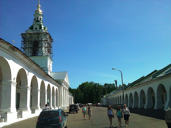 Церковь Спаса в Рядах сер. 18 в. и Пряничные ряды, Кострома