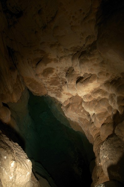Самое, пожалуй, глубокое озеро в пещере.