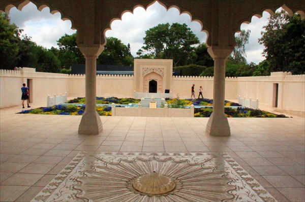 Ажурные арки в Индийском саду