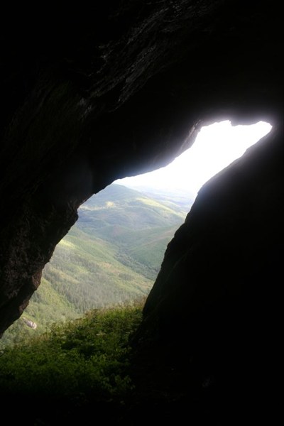 Вход в пещеру Ласточкина. Автор фото - Надежда-географ
