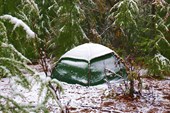 Палатку занесло снегом