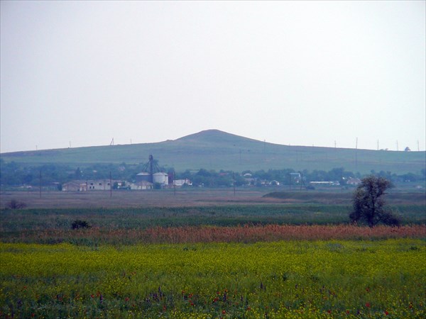 Сопка - грязевой вулкан Ахтанизовский
