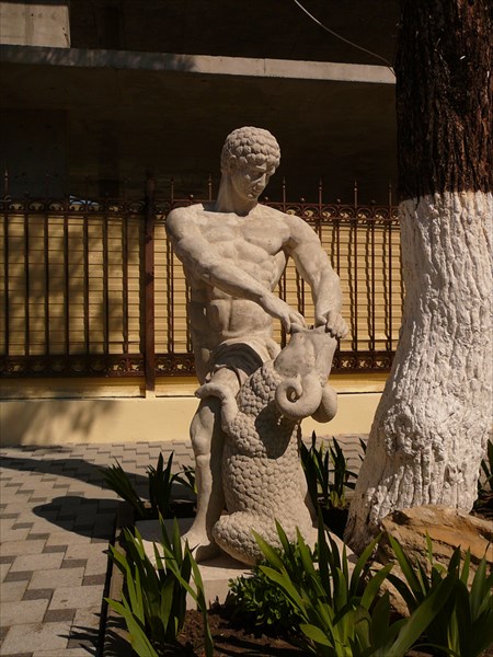 Самсон, раздирающий пасть барану