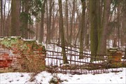 Остатки стены между храмовым комплексом и территорией усадьбы