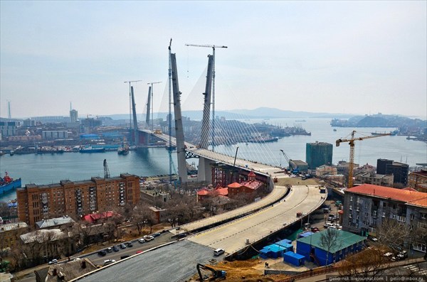 7.Владивосток вид на строящийся мост