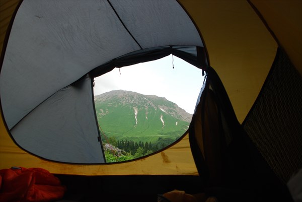 Вид из палатки г.Оштен