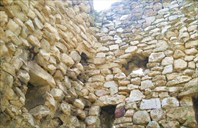 Стена-Замок-"фрегат" в селе Ханаз