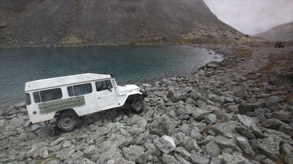 Третье озеро на вершине Умбозерского перевала
