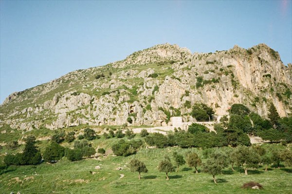 церковь Св. Петра и гора Крестовая