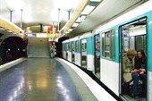В парижском метро. Апрель, 2011