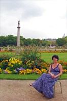 В Люксембургском саду-город Париж