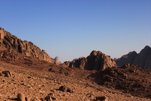 на фото: Синайские горы