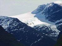 Ледник на западном склоне главного хребта