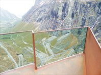 Площадк с толстыми стеклами