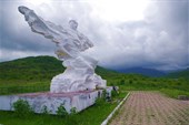 Памятник погибшим при сходе ледника Колка