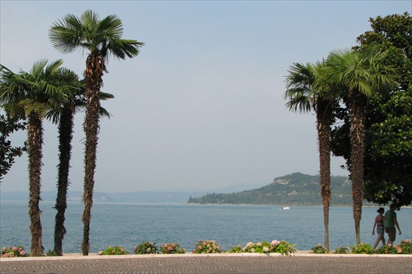 Озеро Гарда. Вид с набережной одноименного городка