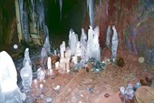 В пещере(сталоктиты)