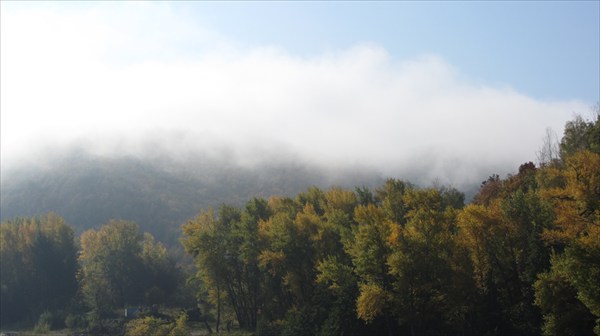 Туман в горах и на реке