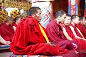 Монахи на молитве
