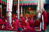 Монахи на молитве