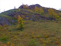 Вот у этой горки отдохнем