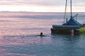 Вода теплая. В неопрене можно смело купаться