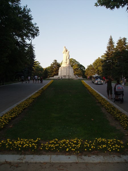 Памятник `Пантеон` в Варне