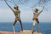 Скульптурная группа `Рыбаки`