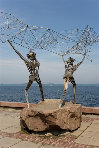 Скульптурная группа `Рыбаки`