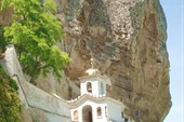 Вход в Свято-Успенский пещерный монастырь