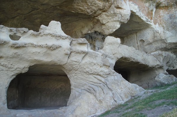 Пещеры Тепе-Кермен, северо-восточный склон