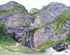 на фото: По пути у Гегского водопада
