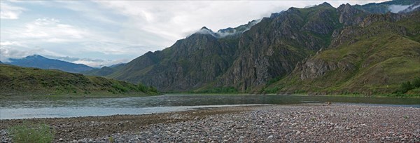 Место ночевки на галечном острове