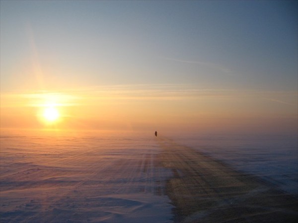Закат на ледовой дороге