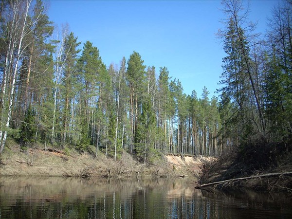 Река часто и очень круто поворачивает